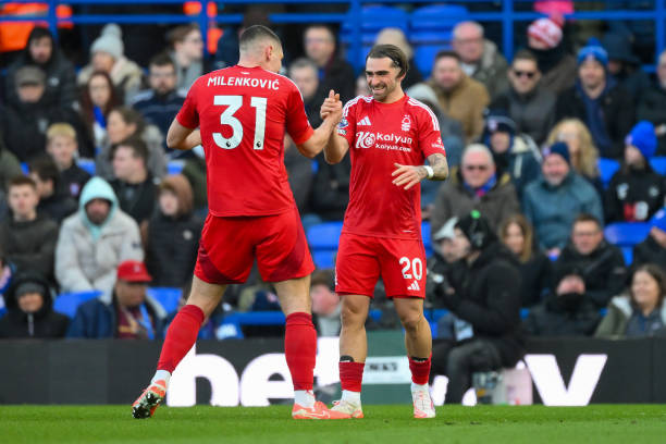 他不仅帮助 他不仅帮助