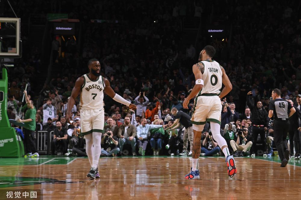 球舞台上的 球舞台上的